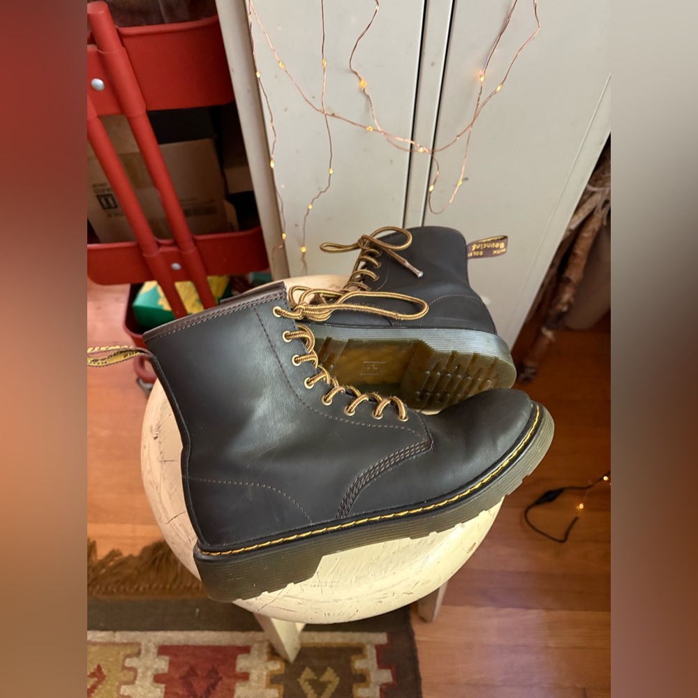 Dr. Martens 1460 8-Eye Boot - Big Kid 5M - Picture 1 of 16